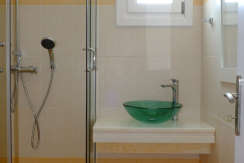 valea villa bathrooms (3)