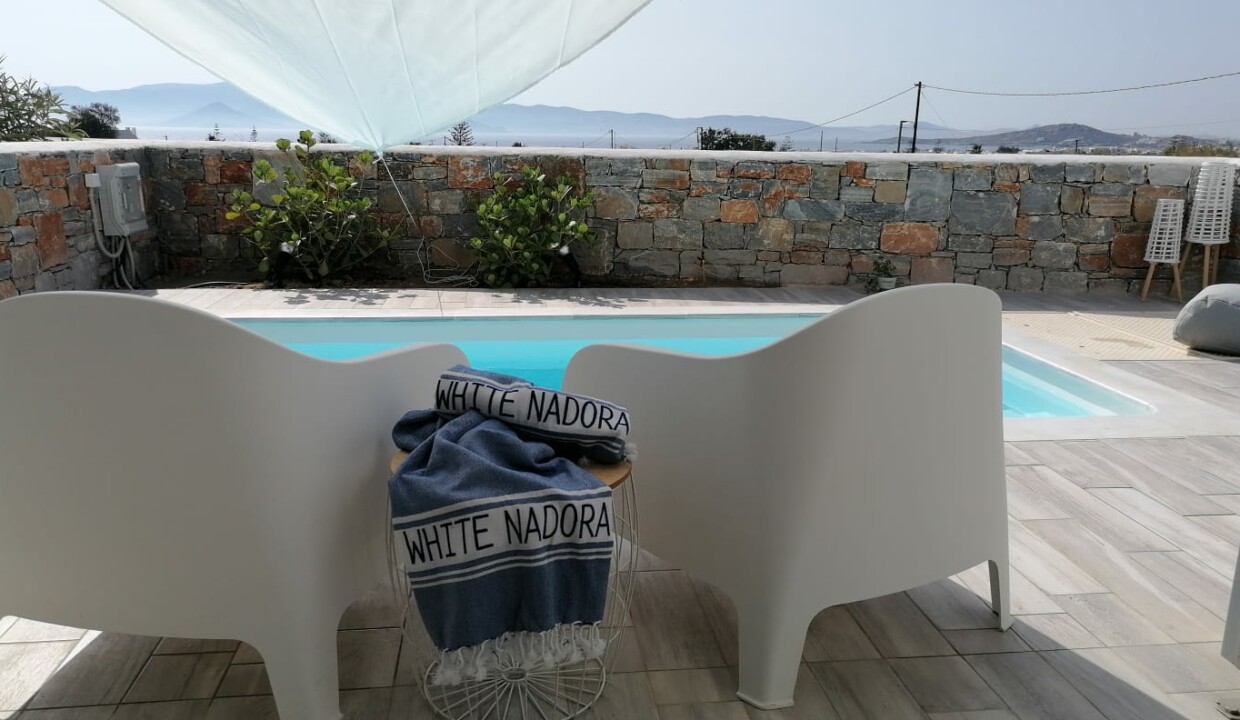 white nadora naxos villa (1)