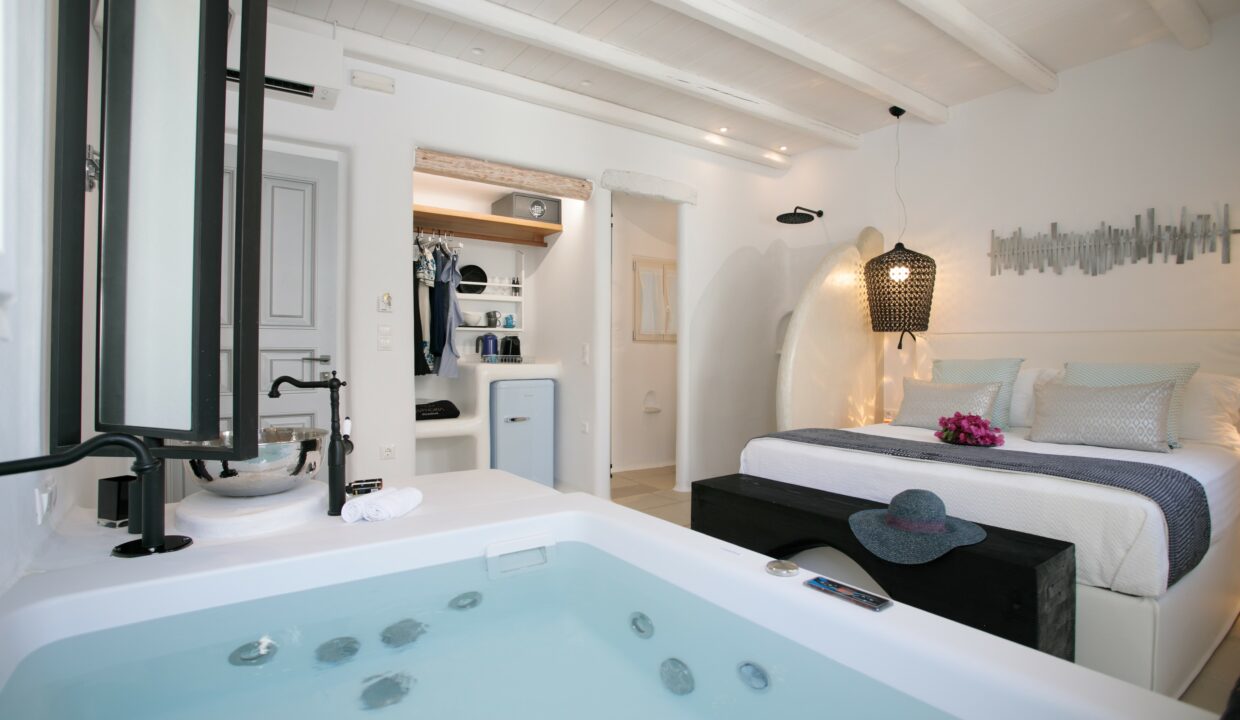 euphoria downtown naxos deluxe suite spa bath (4)