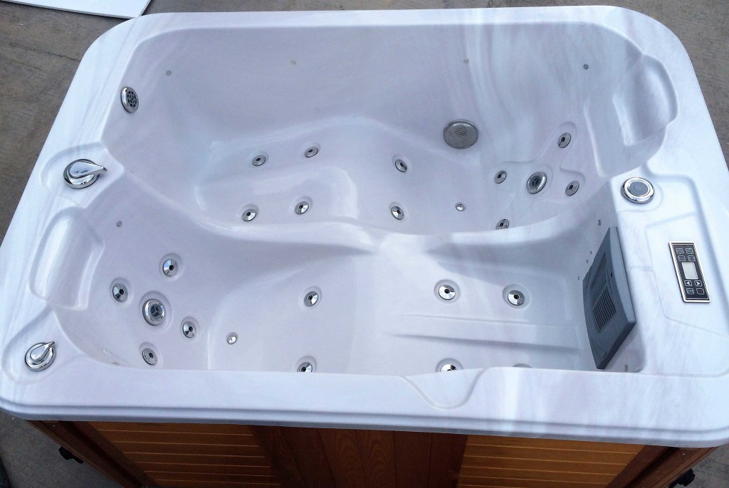 suite with jacuzzi (1)