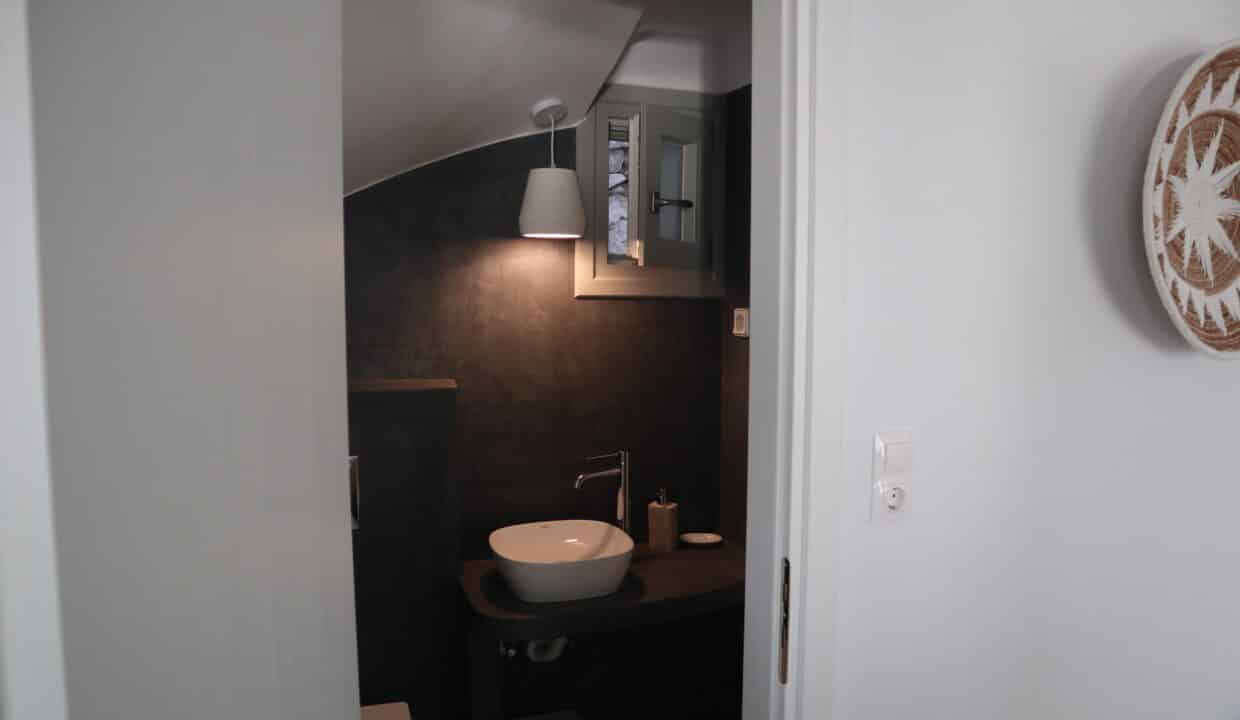 bathroom ground floor (1)