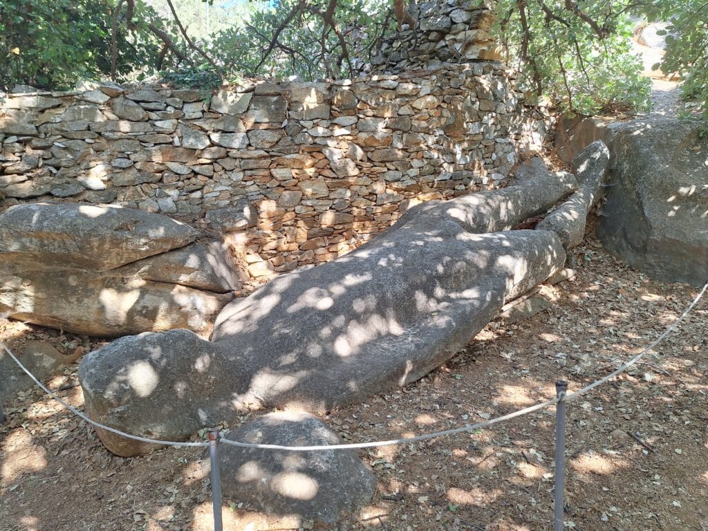 KOUROS STATUE (MELANES) (3)