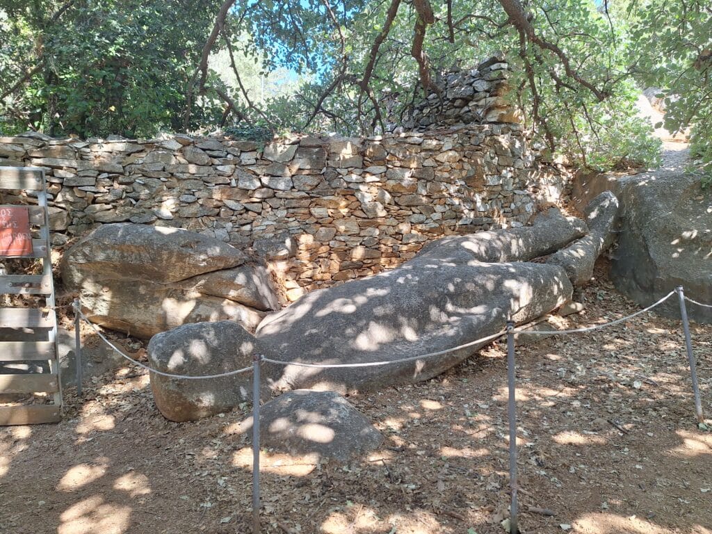 KOUROS STATUE (MELANES) (4)