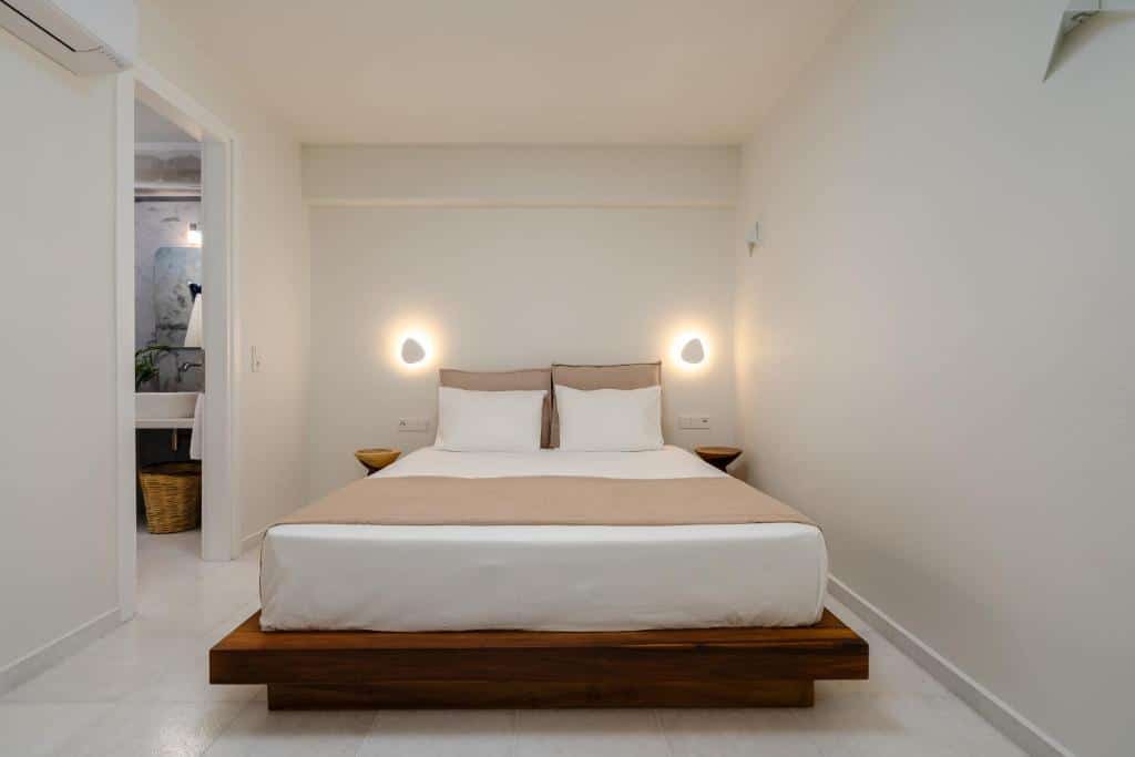 Standard Double Room (2)