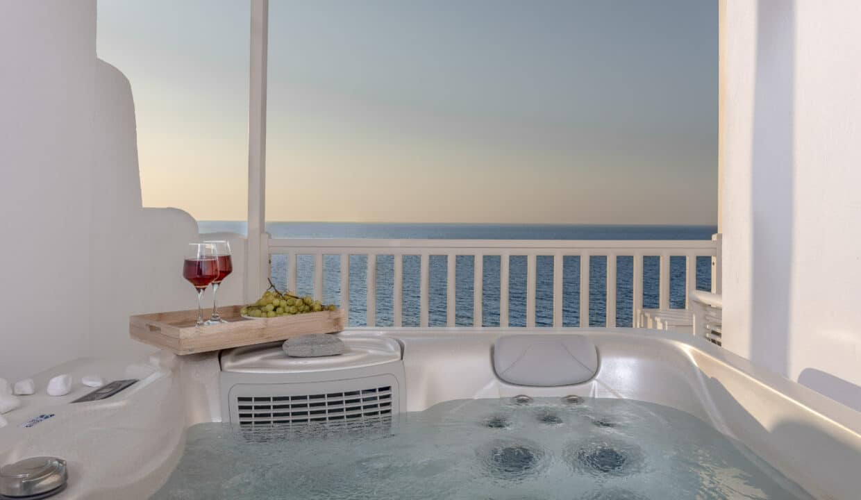 Sea View Deluxe Suite with private jacuzzi Helen (5)