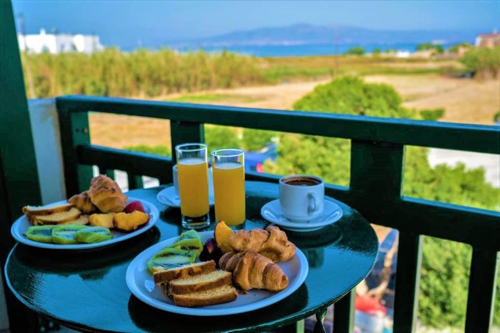 Apartment with Sea View (1)