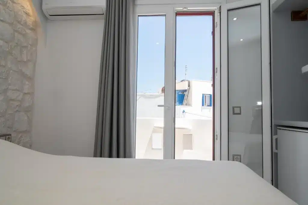 Deluxe Double Room with Balcony (4)