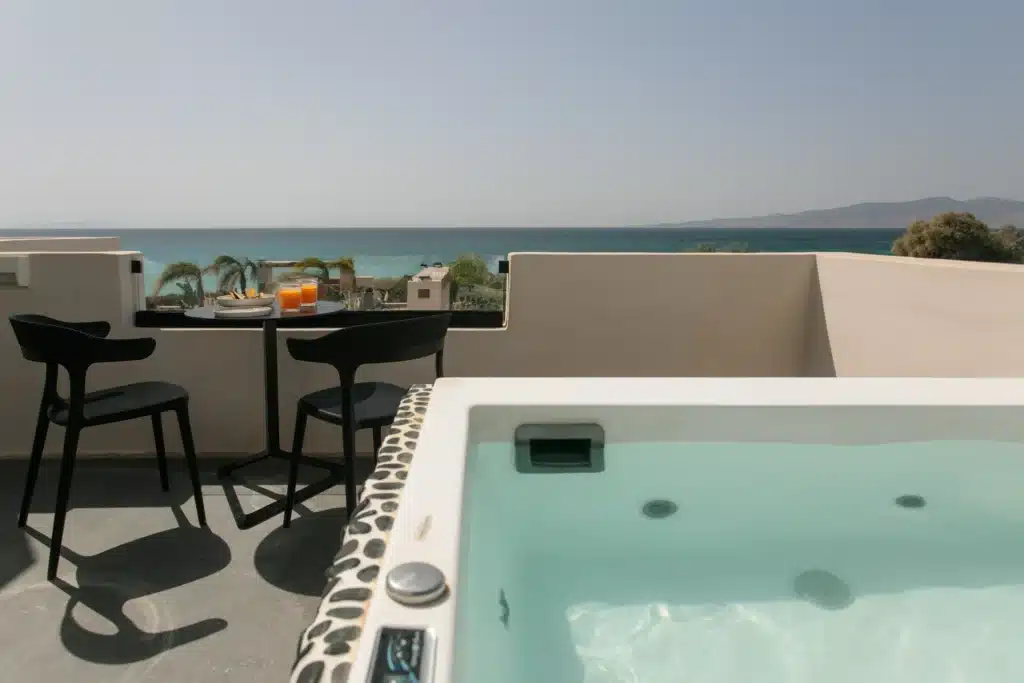 Deluxe Sea View Suite with Outdoor Hot Tub (17)