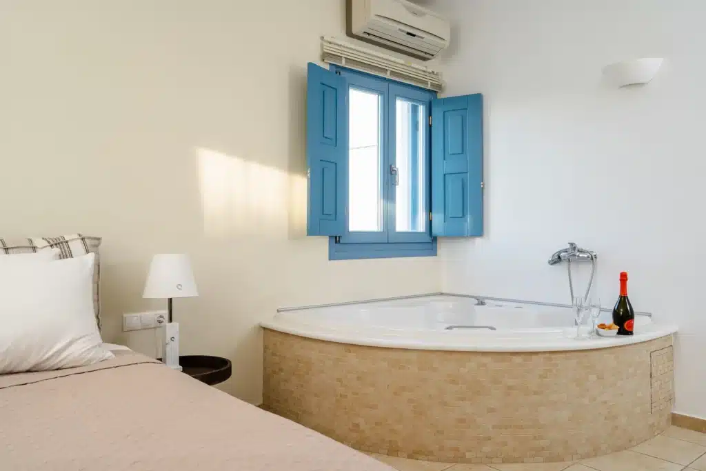 Deluxe Suite Sea View & Outdoor Jacuzzi [Eros Agapi] (4)