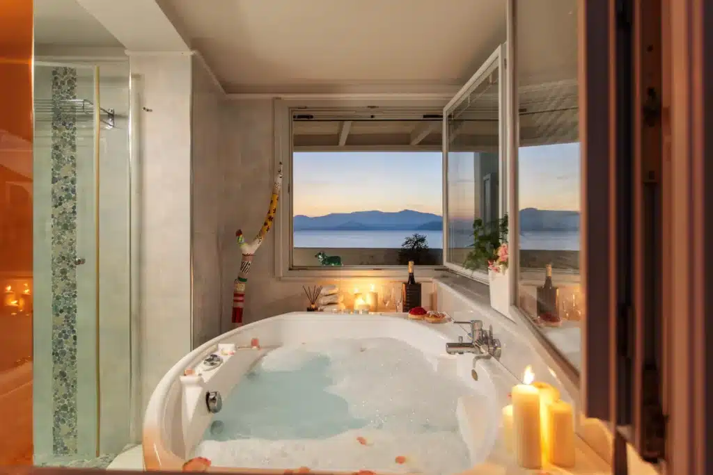 Honeymoon Sea View Suite with Jacuzzi (1)