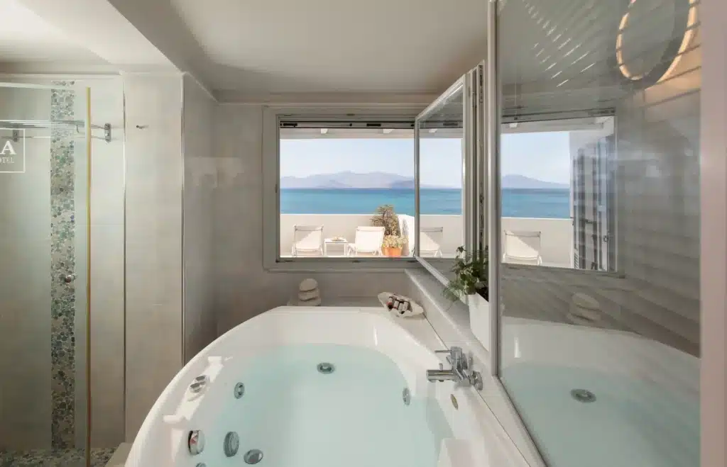 Honeymoon Sea View Suite with Jacuzzi (11)