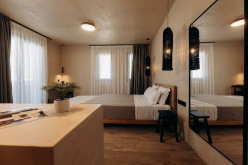 Queen Suite with Spa Bath (13)