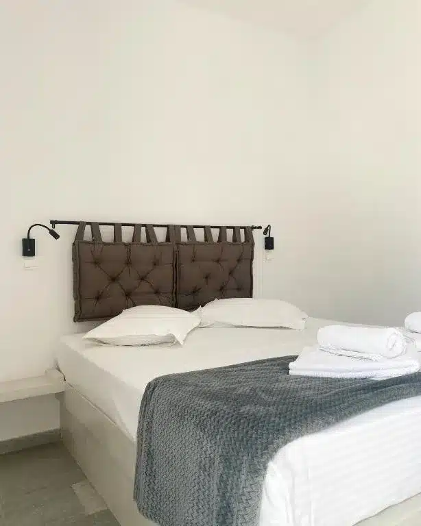 Standard Double Room (4)