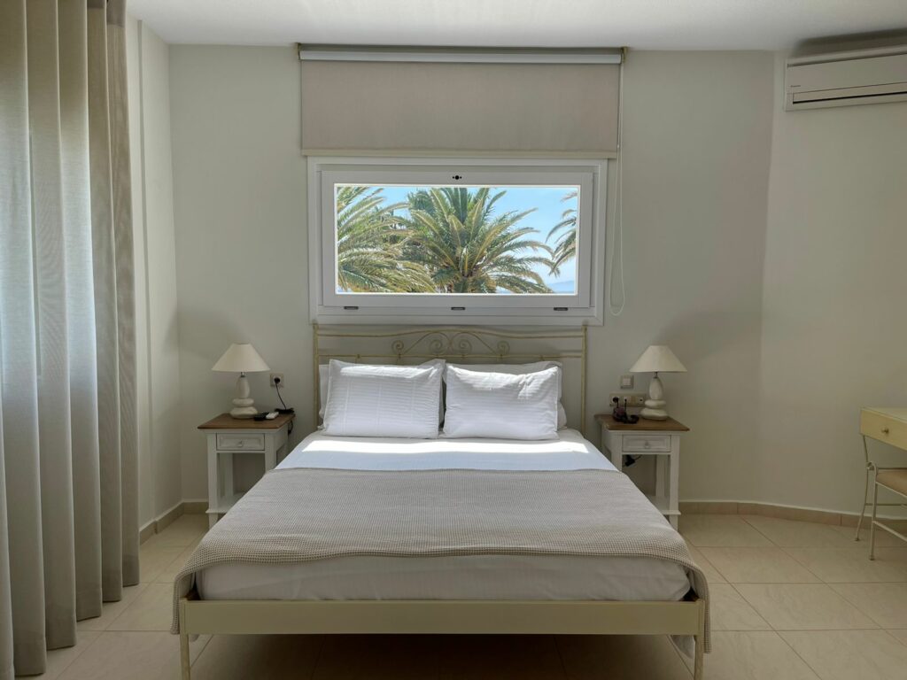 Superio Sea View Suite with Jacuzzi (10)