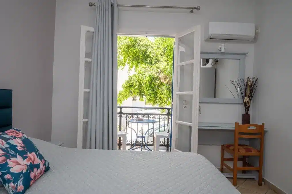 Triple Room with Balcony (10)