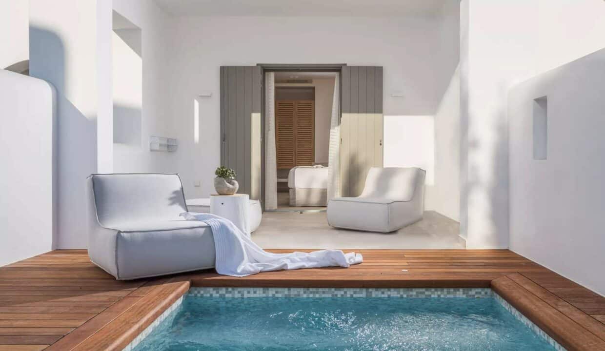 Family Connecting Room with Private Heated Pool (1)