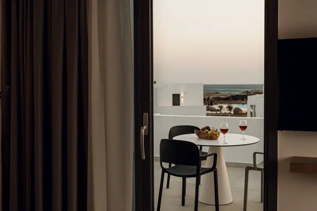 Grande Partial Sea View Suite (6)