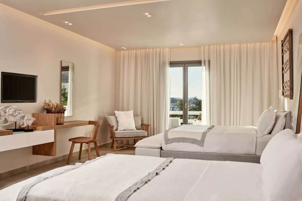 Grande Partial Sea View Superior Room with Private Garden and Outdoor Hot Tub (3)