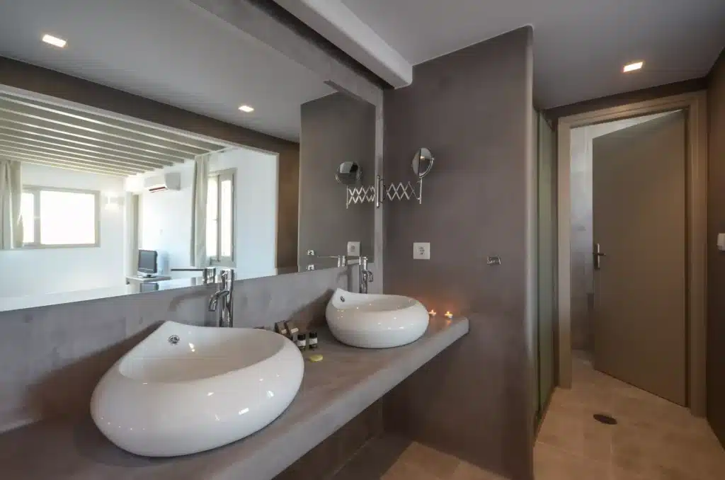 King Suite with Jacuzzi (10)