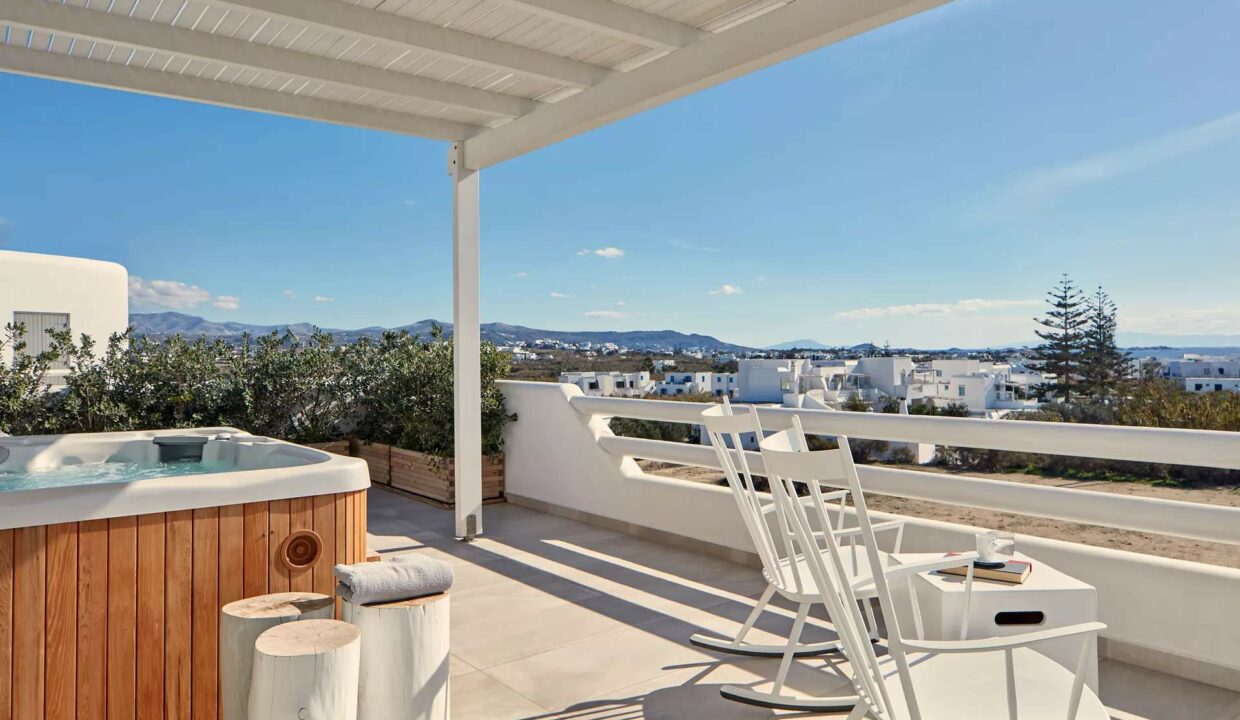 Sea View Suite with Outdoor Hot Tub (13)