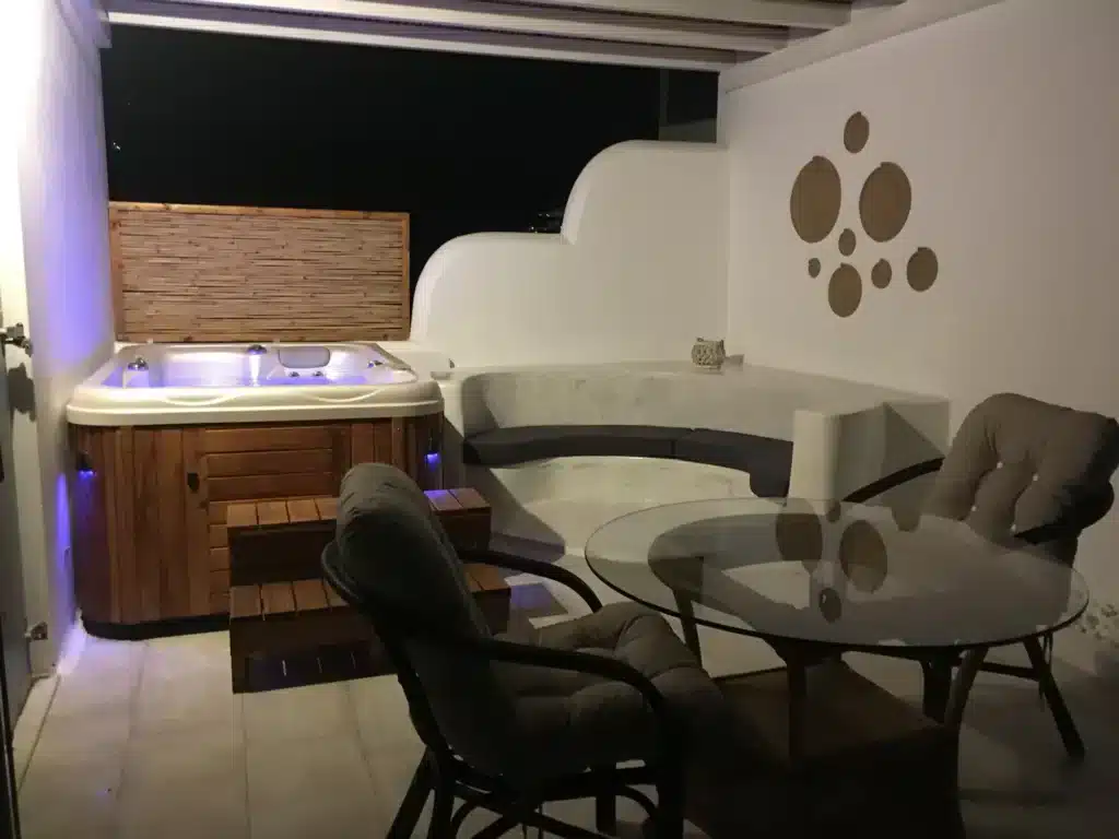 Suite with Jacuzzi (10)