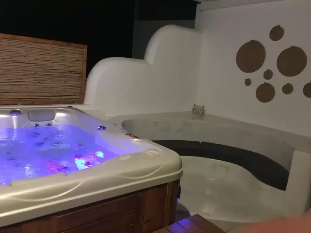 Suite with Jacuzzi (9)