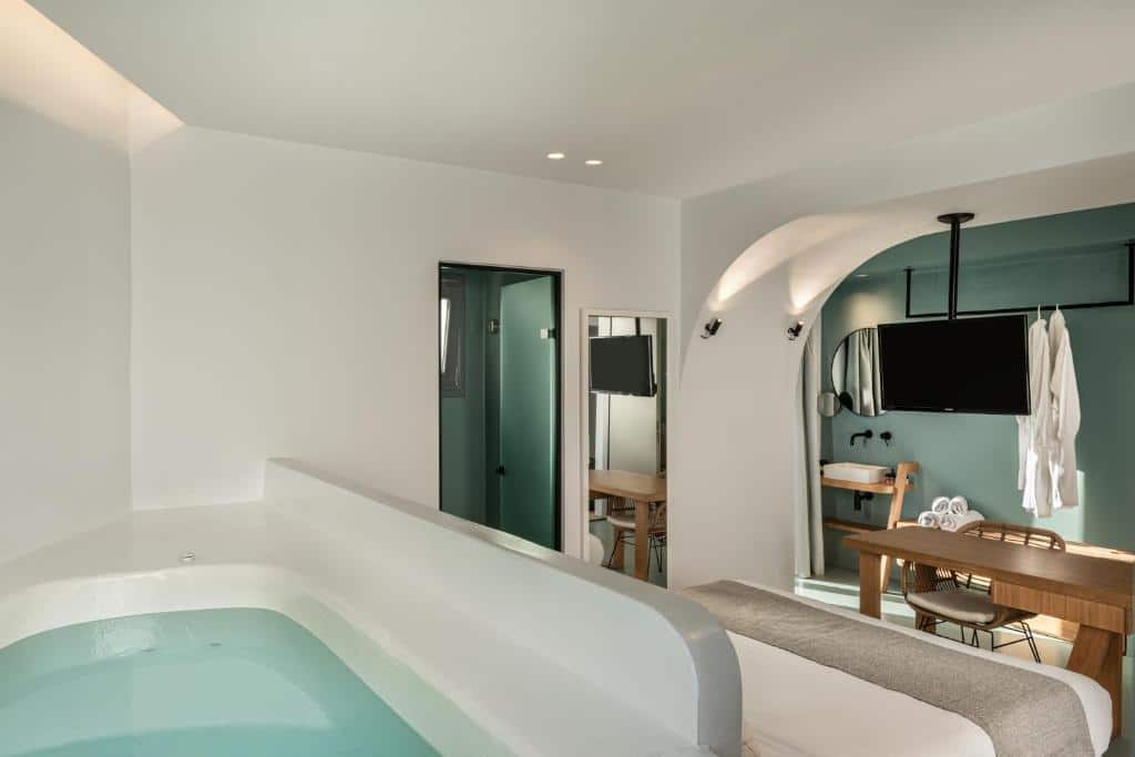 hercules executive suite with indoor hottub (4)