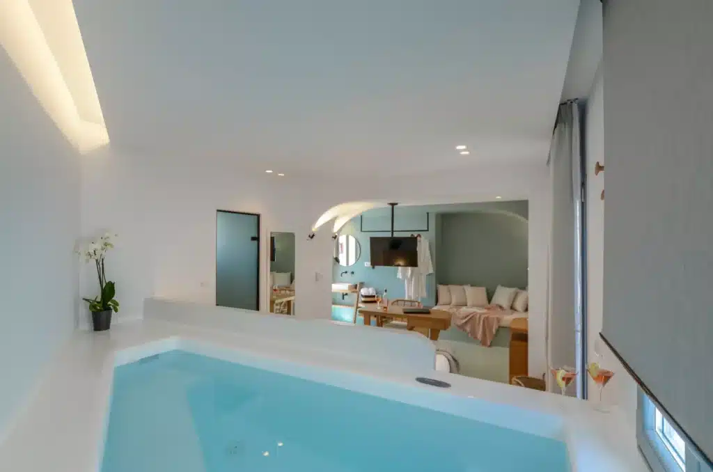 hercules executive suite with indoor hottub (8)