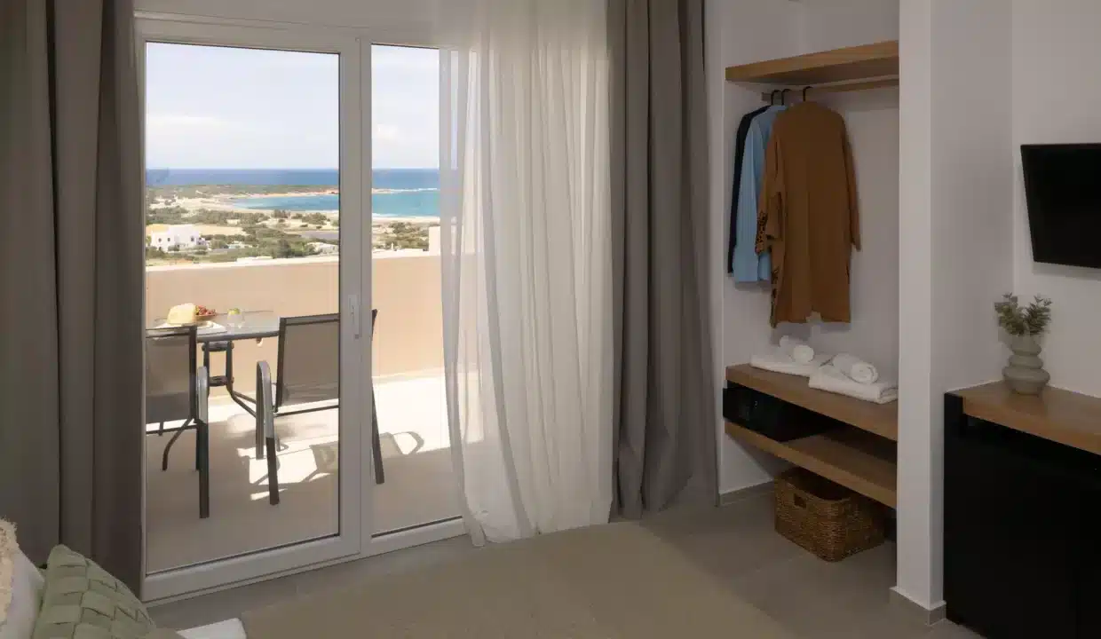 Deluxe Suite With Sea View (2)