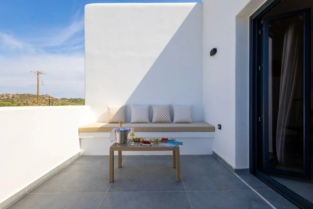 Deluxe Double Room with Sea View (2)