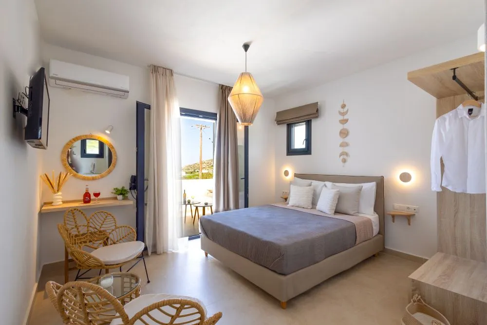 Deluxe Double Room with Sea View (5)