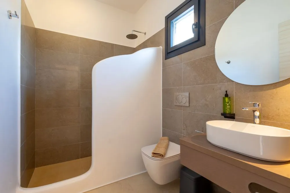 Double or Twin Room with Side Sea View (14)
