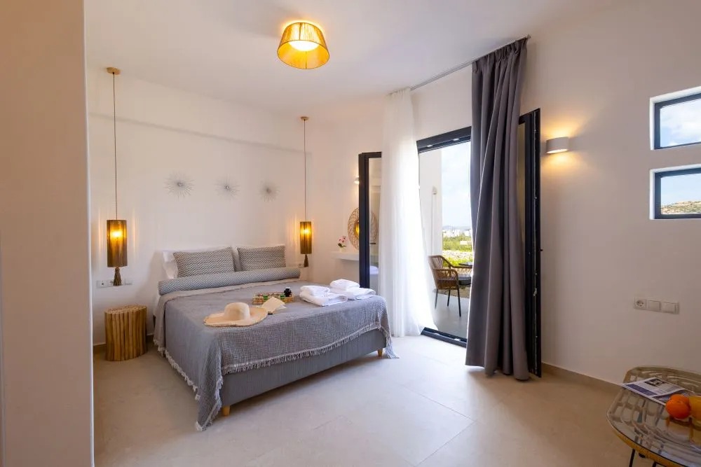Double or Twin Room with Side Sea View (15)