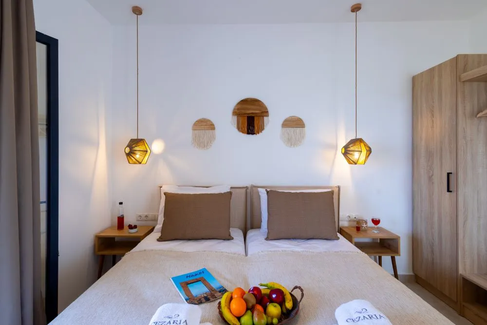 Double or Twin Room with Side Sea View (16)