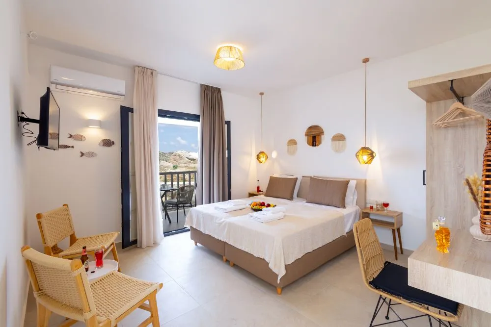 Double or Twin Room with Side Sea View (19)