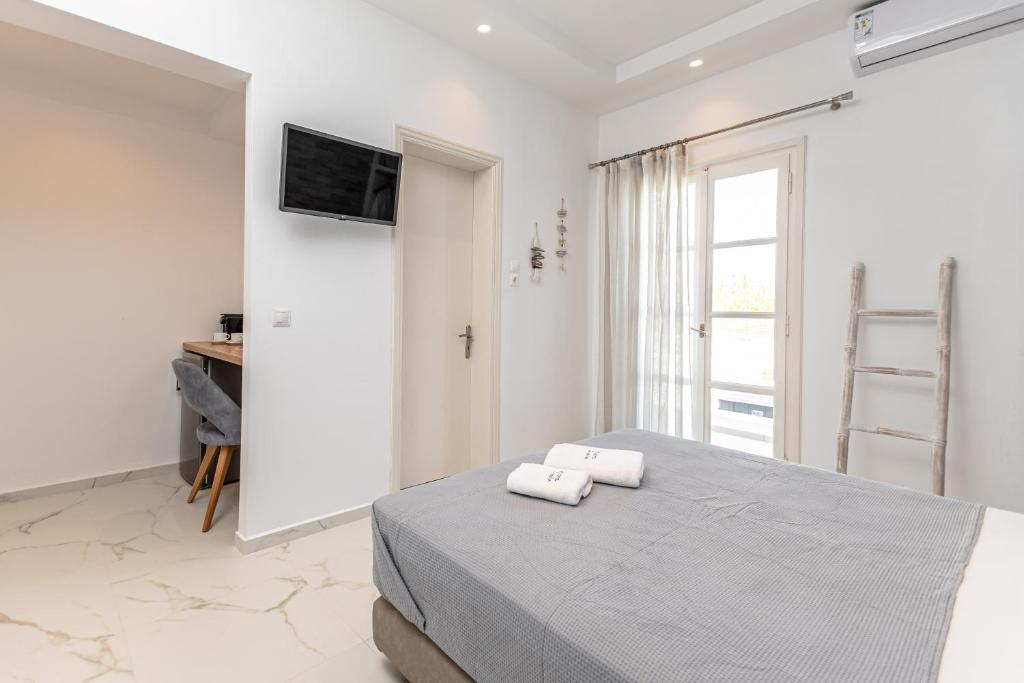 Double Room with Spa Bath (2)