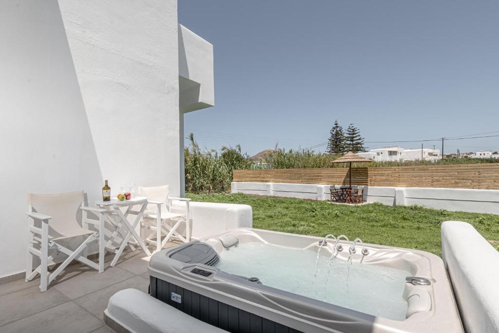 Double Room with Spa Bath (9)