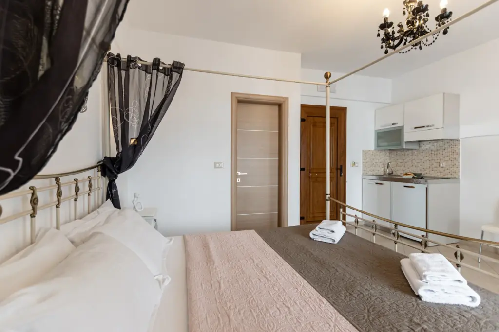 Double Studio Top Floor (5)