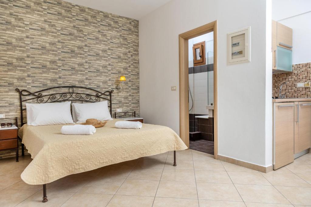 Double Studio on Ground Floor (6)