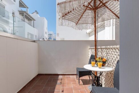 Quad Semibasement Studio With Private Patio (1)