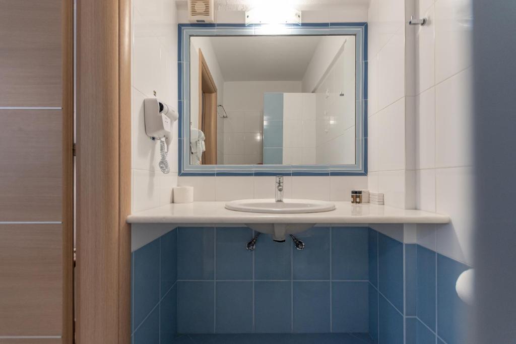 Quad Semibasement Studio With Private Patio (23)