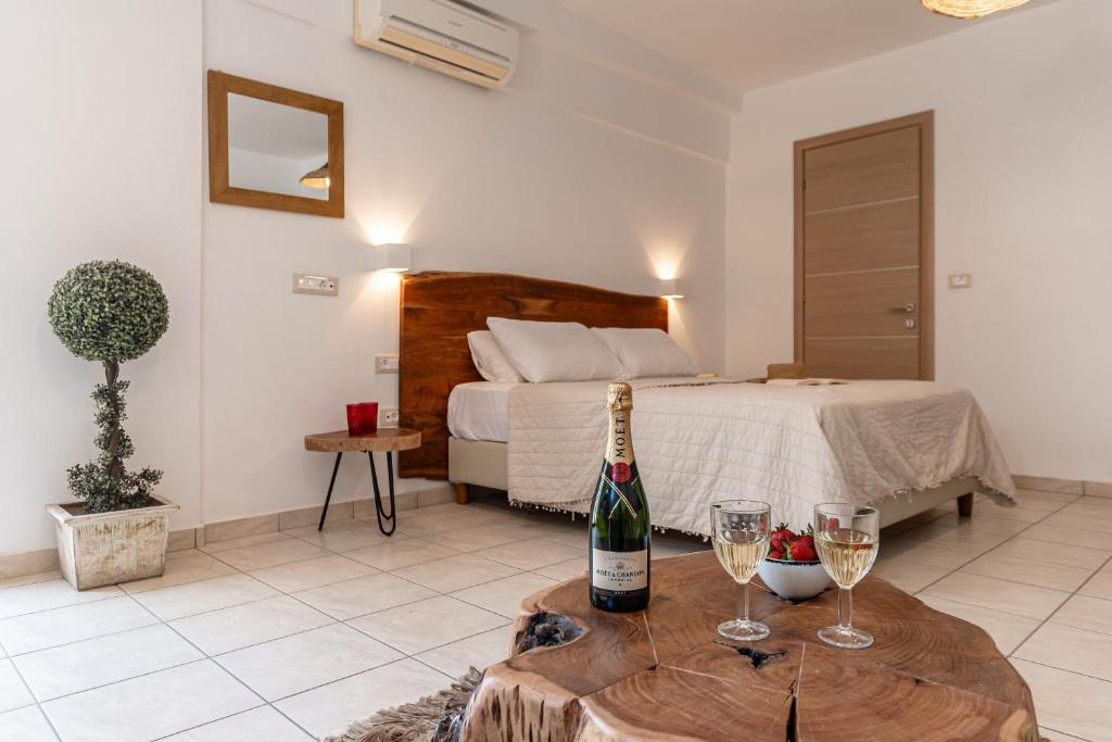 Quad Semibasement Studio With Private Patio (3)