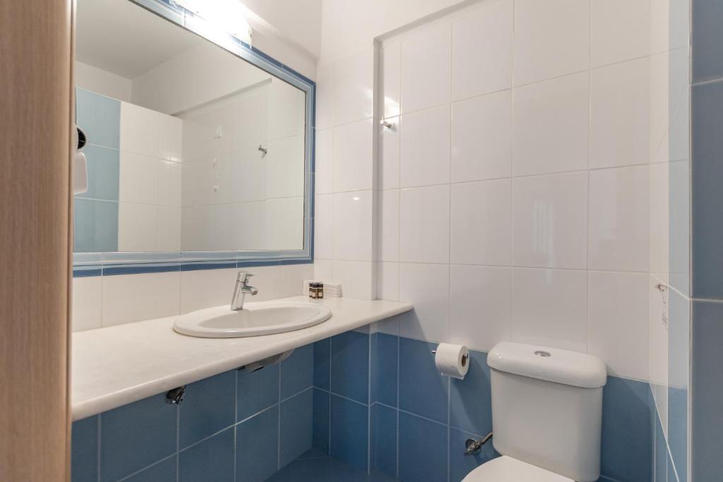 Quad Semibasement Studio With Private Patio (9)