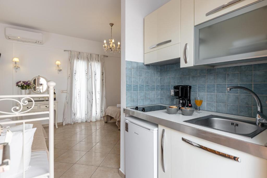 Triple Studio On 2nd Floor (11)