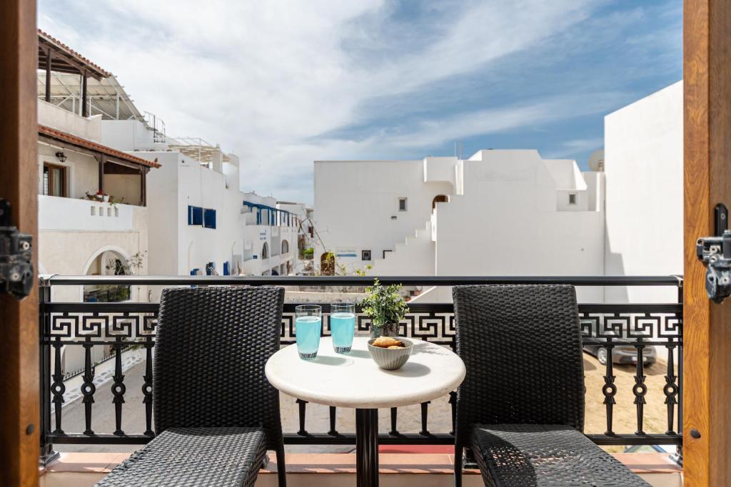 Triple Studio On 2nd Floor (13)