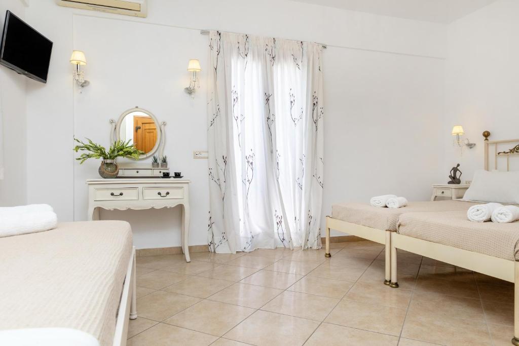 Triple Studio On 2nd Floor (2)