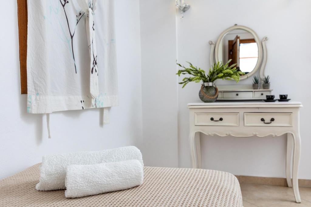 Triple Studio On 2nd Floor (6)