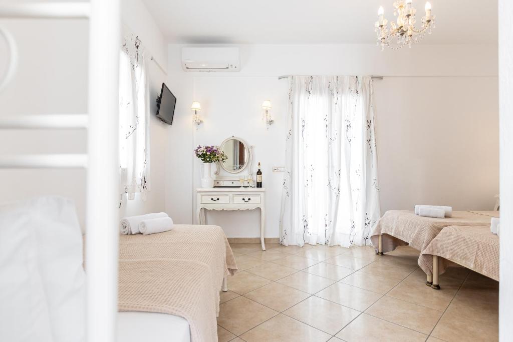 Triple Studio On 2nd Floor (8)