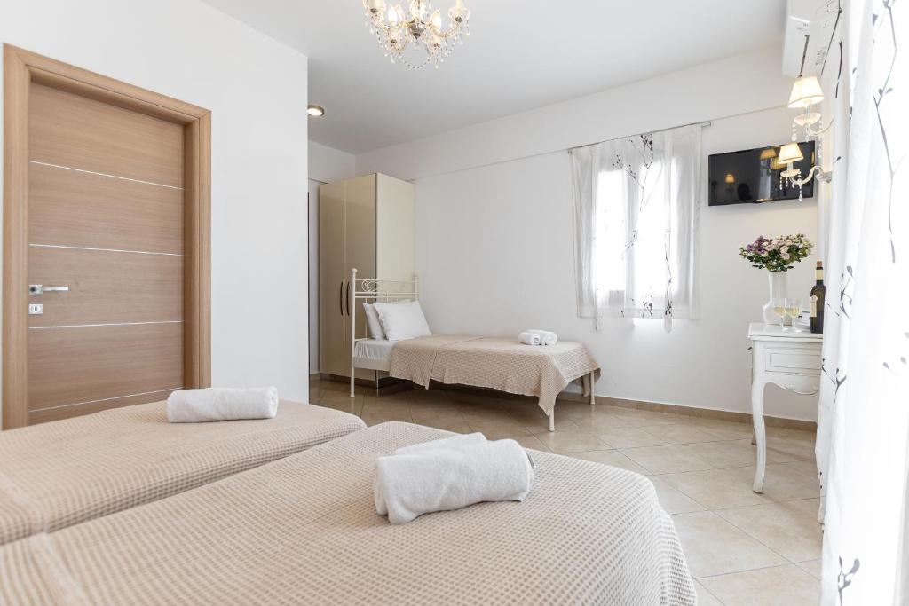 Triple Studio On 2nd Floor (9)