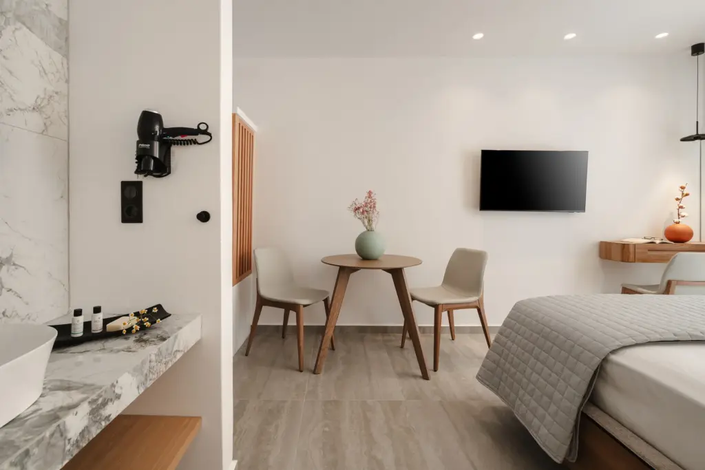 Afrodite Phaistos Suites (1)